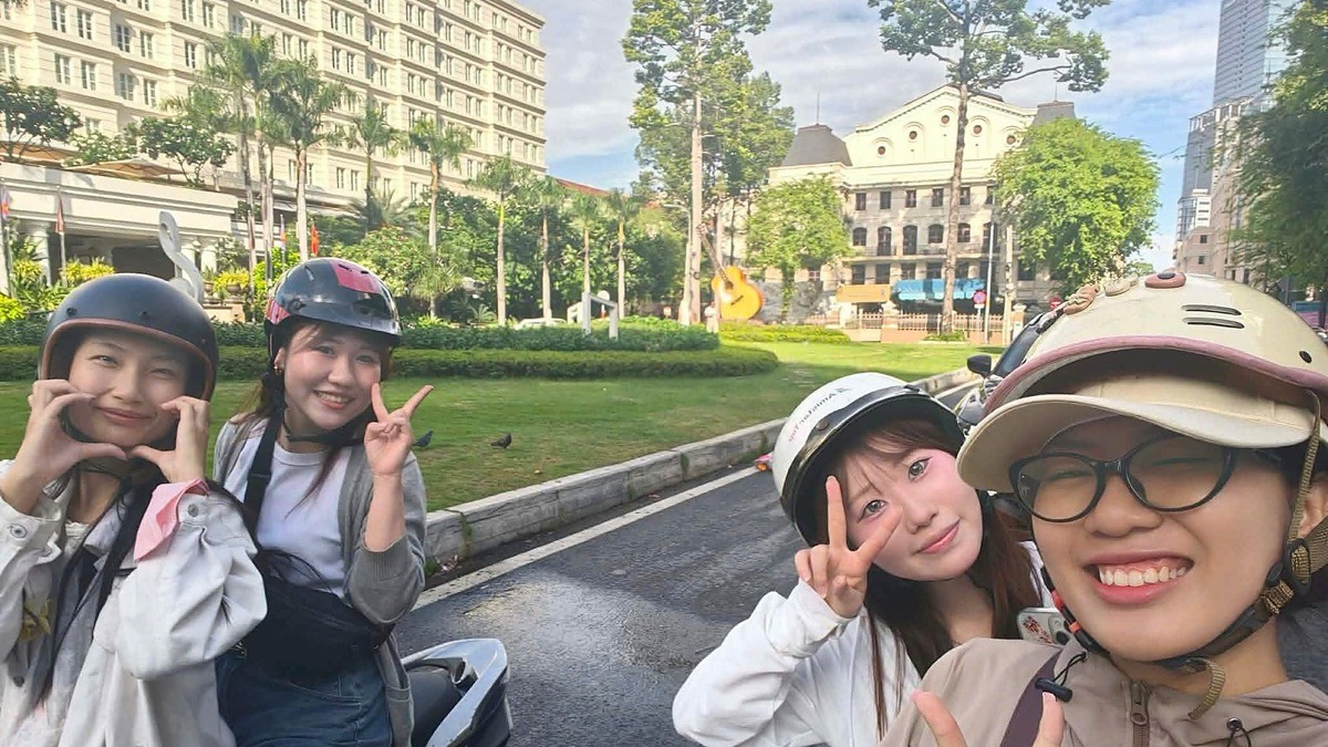 Saigon Ao Dai Rental & Instagram Photo Experience