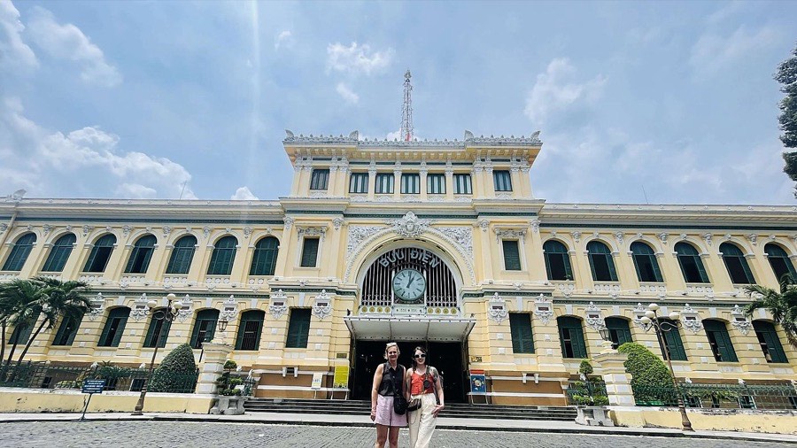 Iconic Saigon Daytime History & Sightseeing by Car