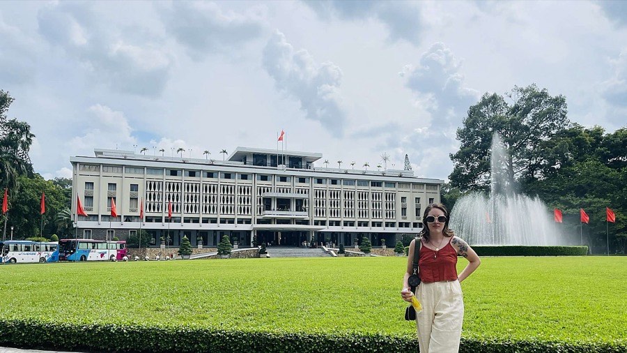 Iconic Saigon Daytime History & Sightseeing by Car