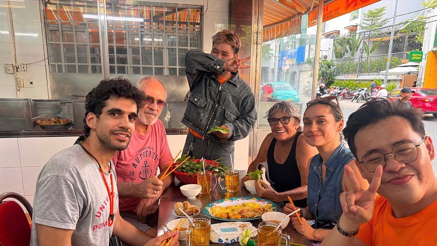 Saigon Daytime Street Food Tour by Motorbike