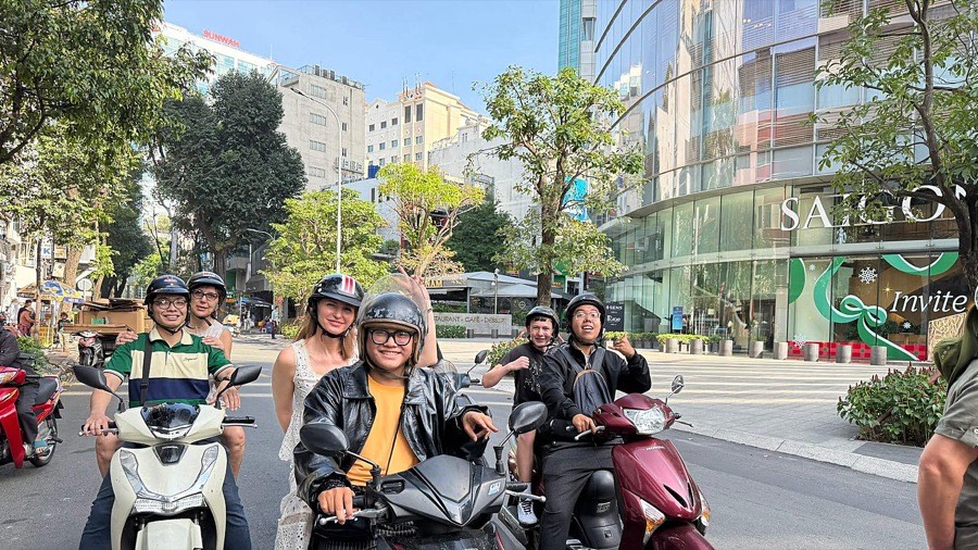 Saigon Daytime Sightseeing Tour by Motorbike