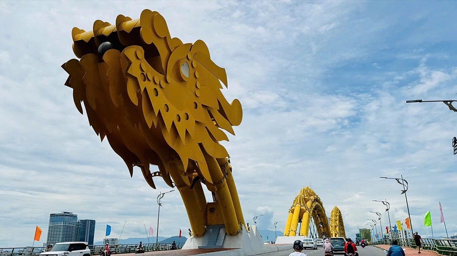 Da Nang Nightlife, Local Bars & City Sightseeing Motorbike Tour