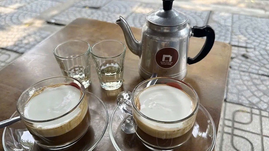 Da Nang Local Street Food and Hidden Gems Walking Tour