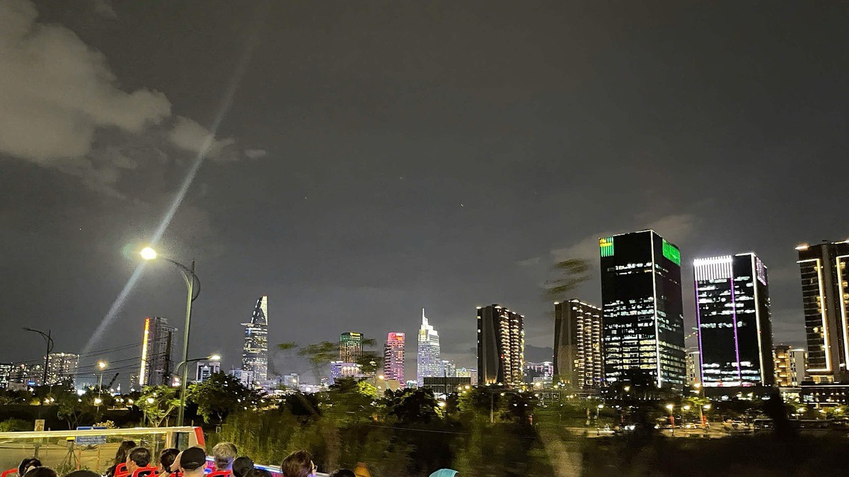 Saigon Food & Sightseeing Motorbike + Hop-On Hop-Off Experience