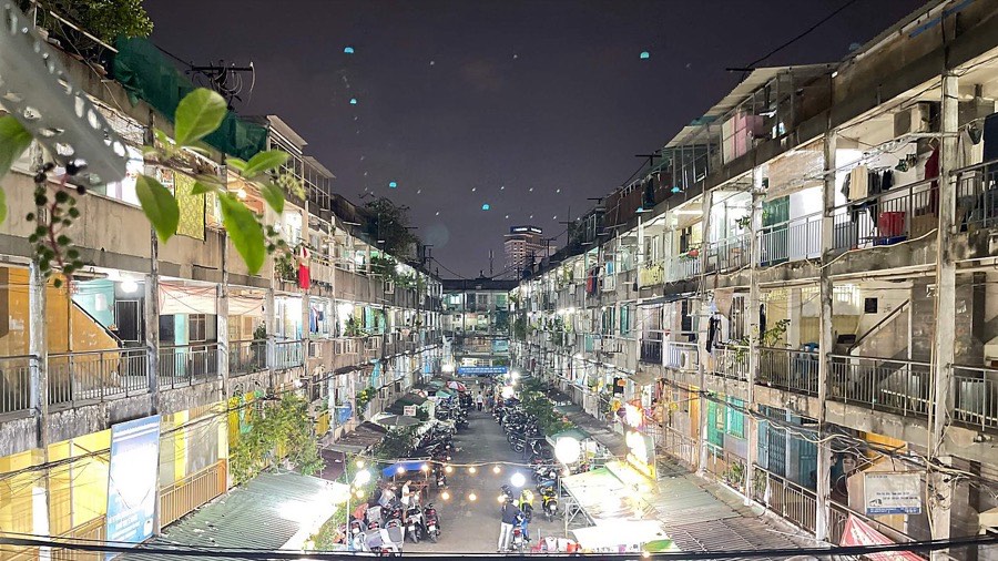 Saigon Foodie Tour by Car with Locals