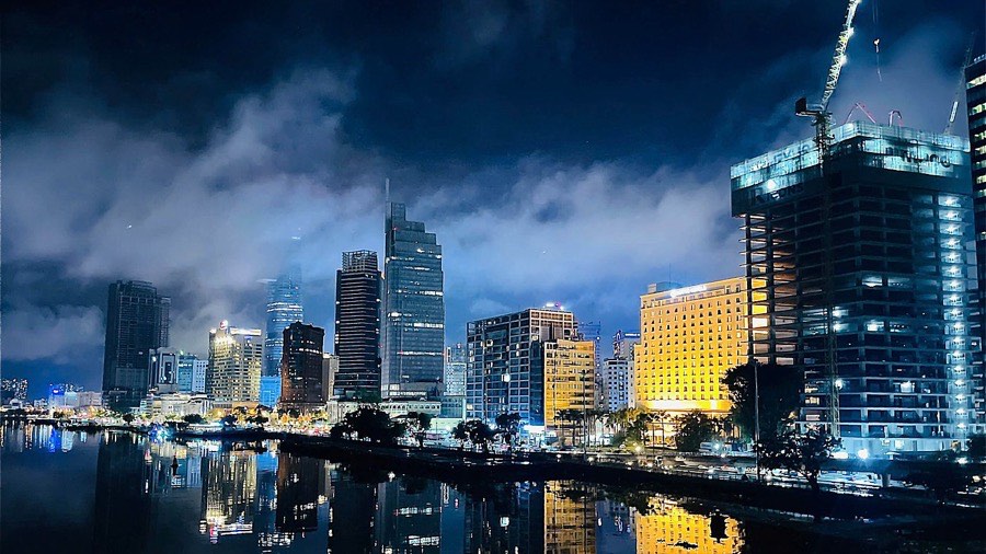 Iconic Saigon Chill Spots Tour by Motorbike