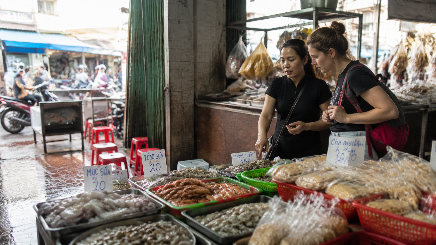 Da Nang Local Markets: What Locals Buy First in 2026